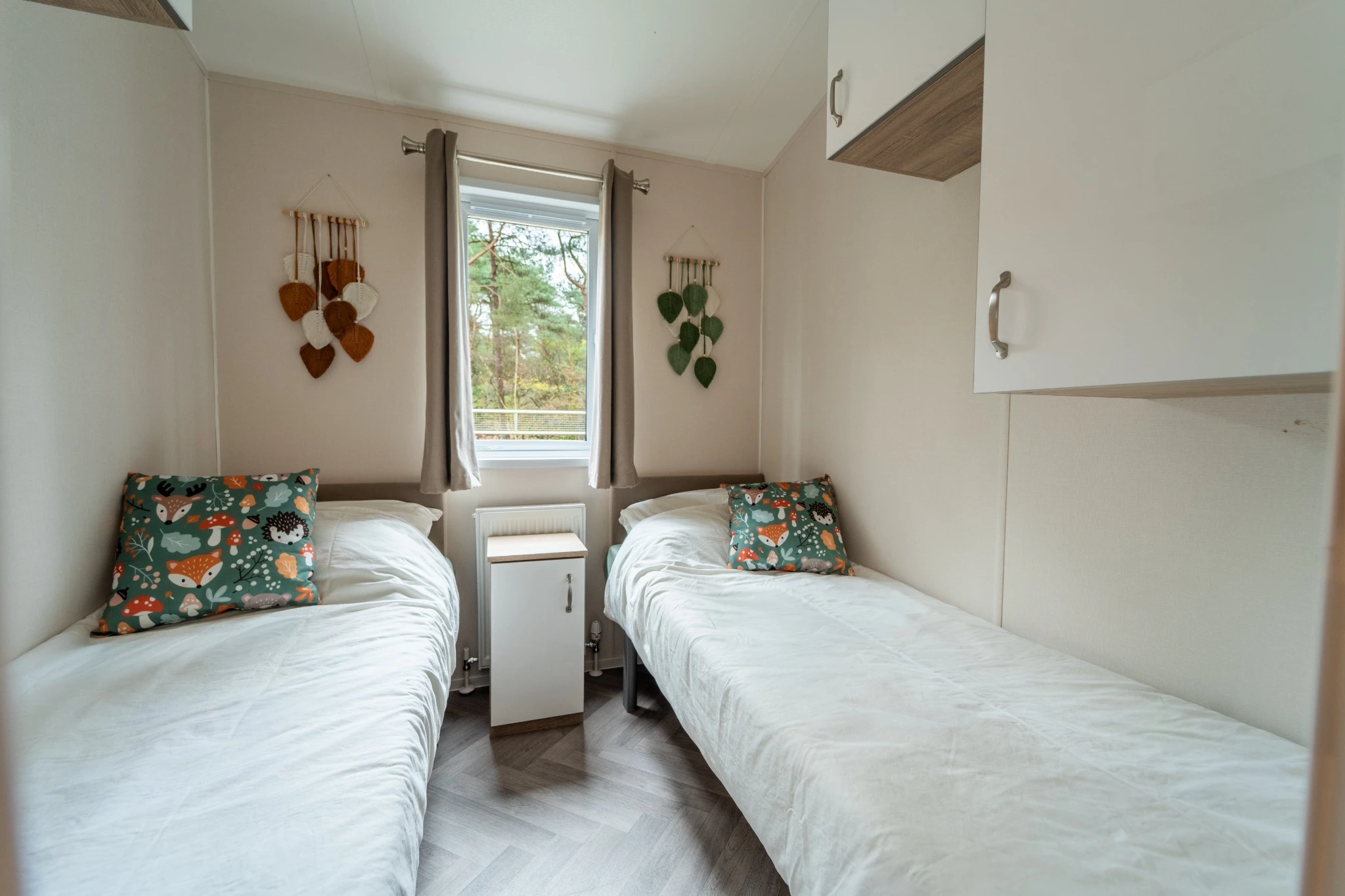Tweede slaapkamer met twee eenpersoonsbedden
